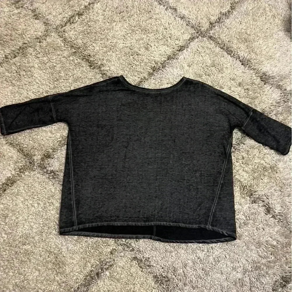 Betsy Johnson 3/4 length sweatshirt (SW105)